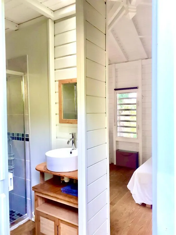 Le Surf Lodge, chambre avec vue mer dans un écrin de verdure Deshaies 0*,